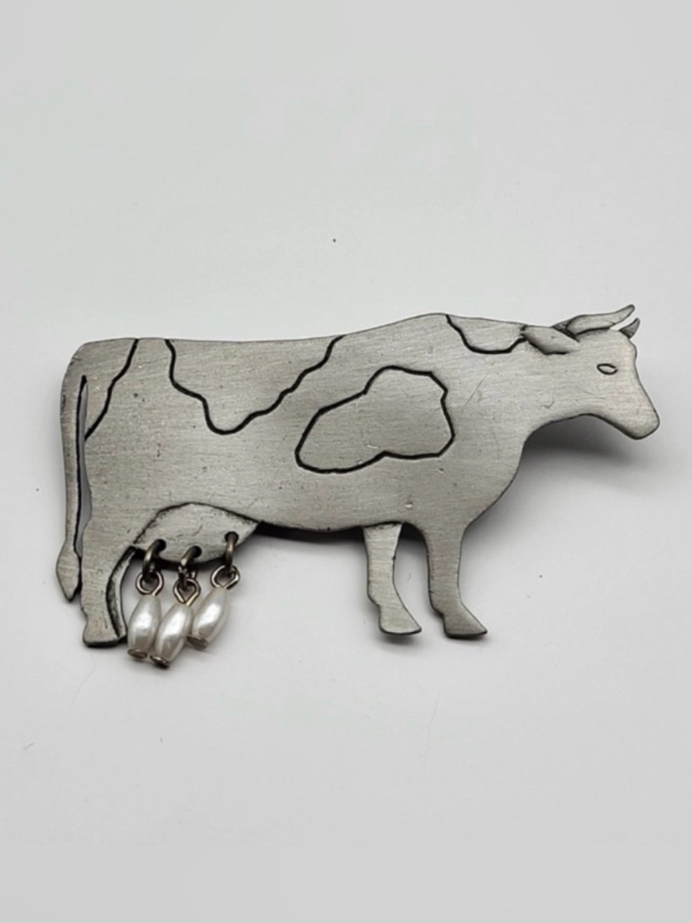 JJ Vintage Jonette Pewter Hanging Faux Pearl Udder Farm Animal Pin Cow Brooch